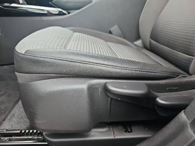 Used 2025 Chevrolet Trax LT w/ LT Convenience Package FWD image 27