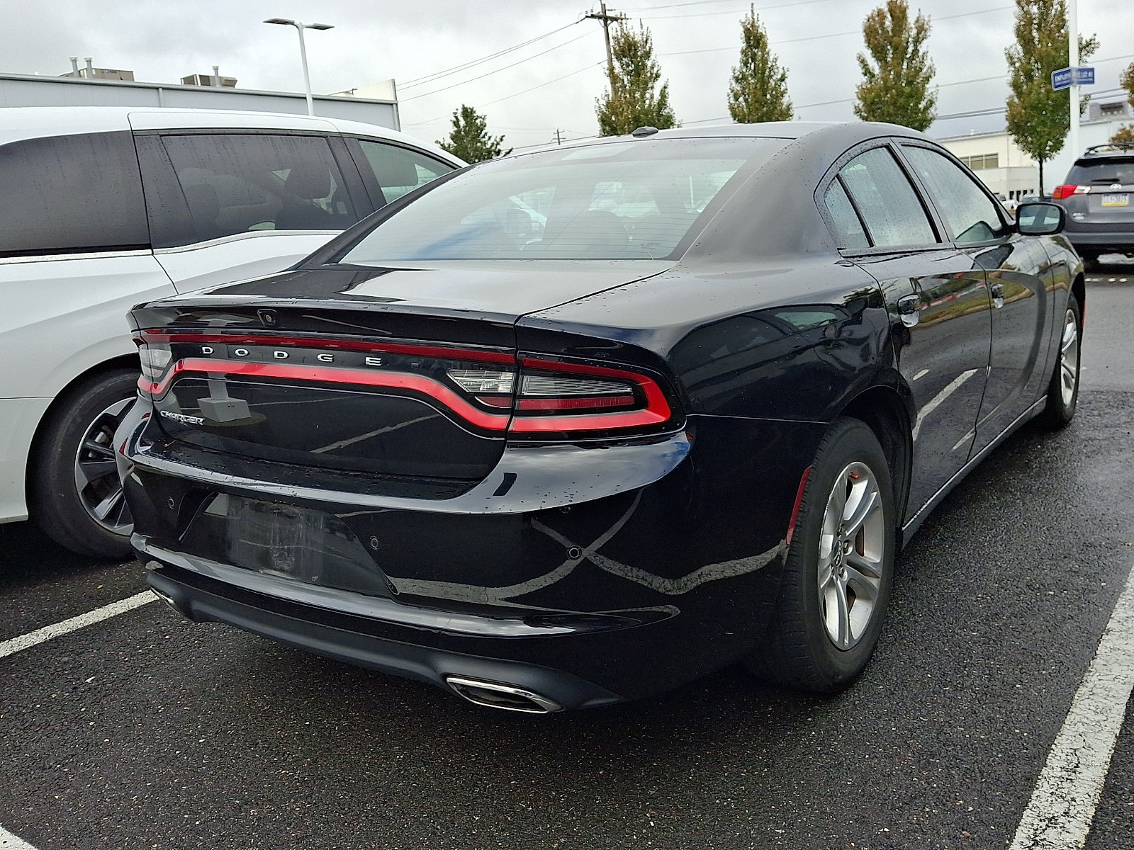 Used 2022 Dodge Charger SXT w/ Leather Interior Group RWD image 4
