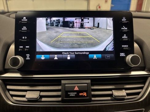Used 2018 Honda Accord Touring image 31