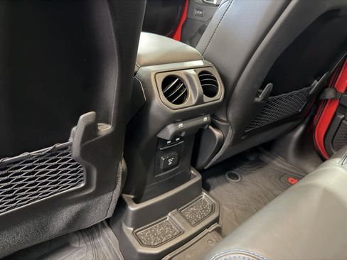 Used 2024 Jeep Wrangler Unlimited Rubicon 4xe image 13