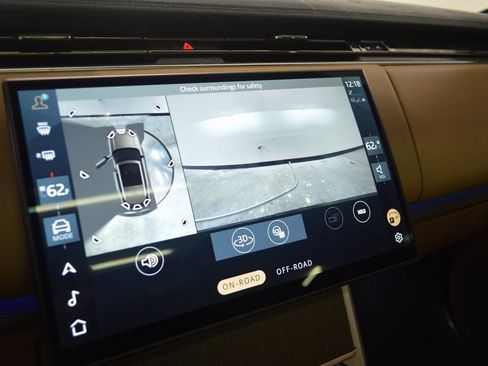 Used 2024 Land Rover Range Rover Long Wheelbase SE image 26