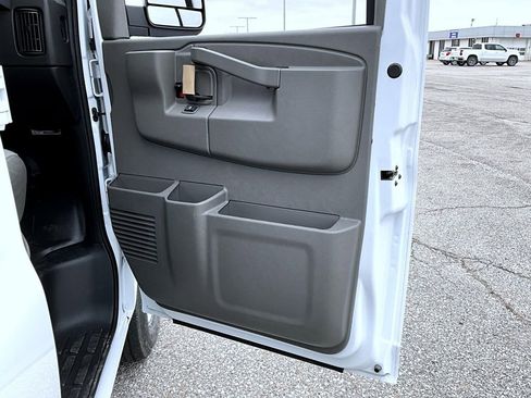 New 2026 Chevrolet Express 3500 Extended RWD image 16