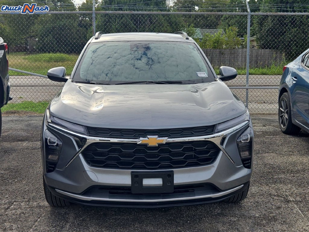 Used 2025 Chevrolet Trax LT w/ Driver Confidence Package FWD image 2