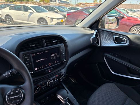 Used 2025 Kia Soul LX w/ LX Technology Package FWD image 33