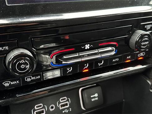 Used 2023 Jeep Grand Cherokee L Laredo image 29