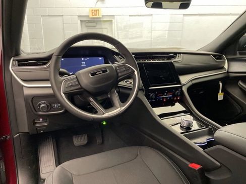 New 2025 Jeep Grand Cherokee L Laredo image 9