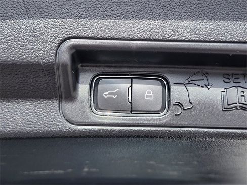 Certified 2022 Ford Explorer XLT w/ Equipment Group 202A image 34