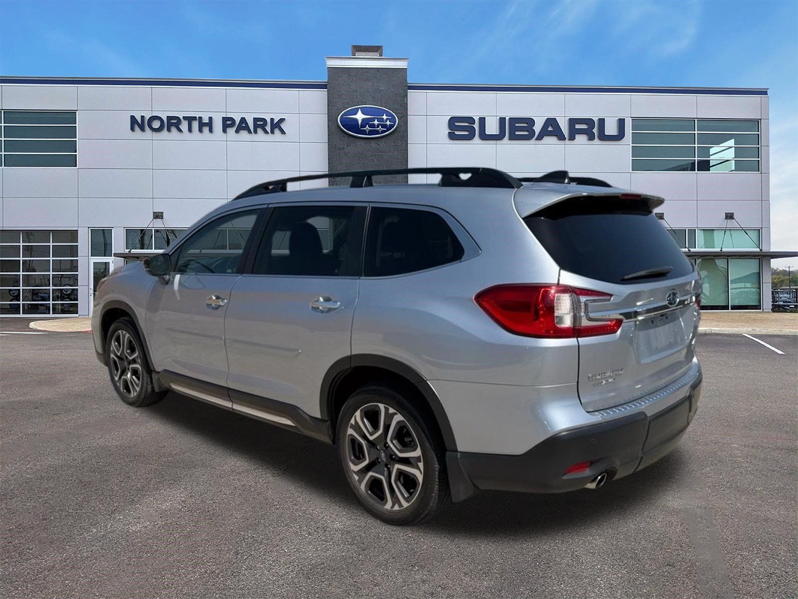 Used 2025 Subaru Ascent Touring AWD/4WD image 3