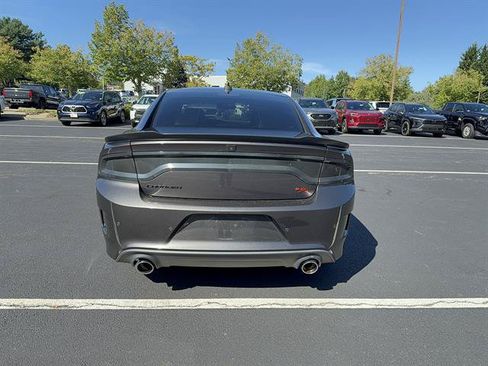 Used 2016 Dodge Charger R/T Scat Pack w/ Technology Group RWD image 4