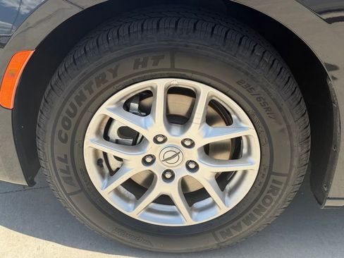 Certified 2023 Chrysler Pacifica Touring-L FWD image 10