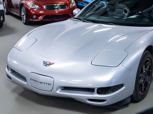 Used 1998 Chevrolet Corvette Coupe image 7