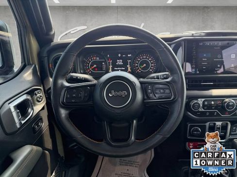 Used 2025 Jeep Gladiator Mojave AWD/4WD image 21