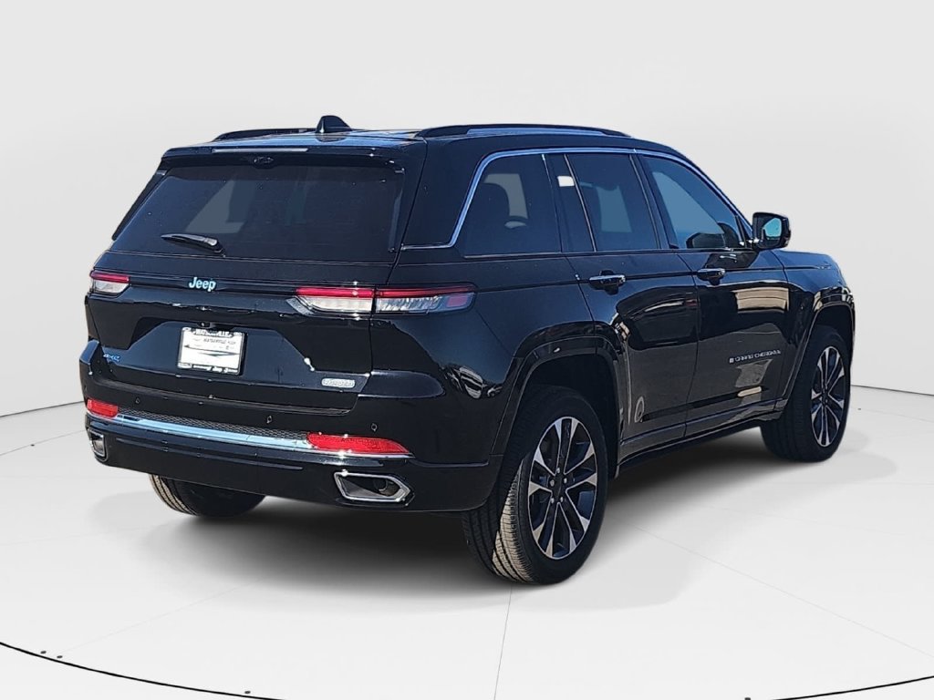 Used 2023 Jeep Grand Cherokee Overland w/ Luxury Tech Group IV AWD/4WD image 3