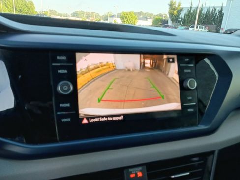 Used 2023 Volkswagen Taos SE w/ Panoramic Sunroof Package AWD/4WD image 23