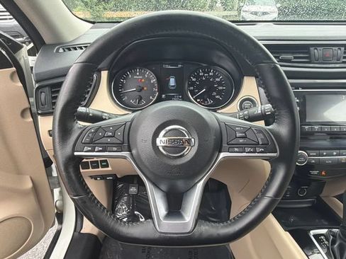 Used 2017 Nissan Rogue SV FWD image 27