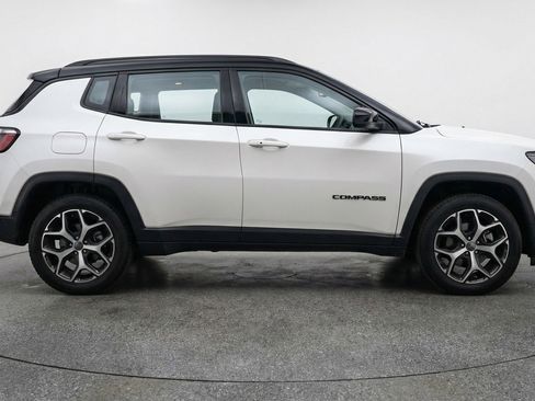 Used 2025 Jeep Compass Limited image 11