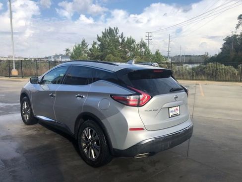 Used 2018 Nissan Murano SV image 2