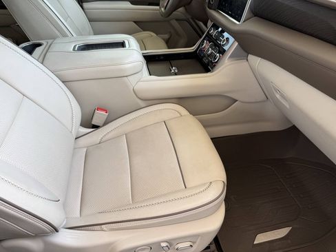 Used 2022 GMC Yukon Denali w/ Advanced Technology Package AWD/4WD image 20