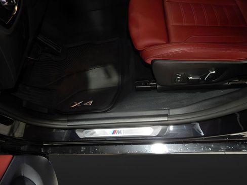 Used 2024 BMW X4 xDrive30i image 11