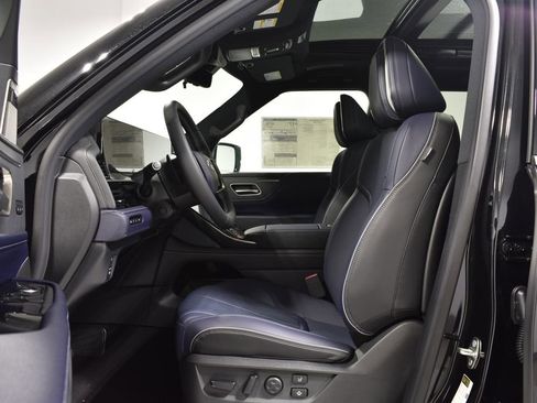 Used 2026 INFINITI QX80 4WD w/ Sport Exterior Package image 10