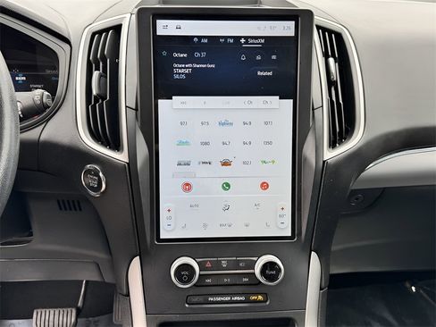 Used 2022 Ford Edge SEL w/ Class II Trailer Tow Package image 8