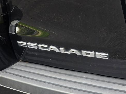 Used 2017 Cadillac Escalade Premium Luxury AWD/4WD image 15