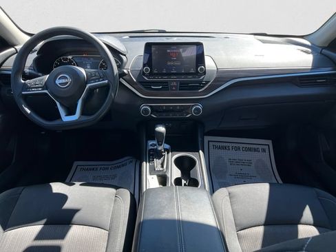 Used 2024 Nissan Altima 2.5 SV FWD image 10
