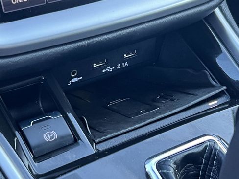 Used 2022 Subaru Outback Premium image 28