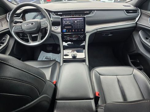 Used 2024 Jeep Grand Cherokee Limited image 20