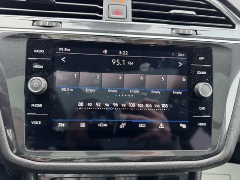 Used 2022 Volkswagen Tiguan SE image 21