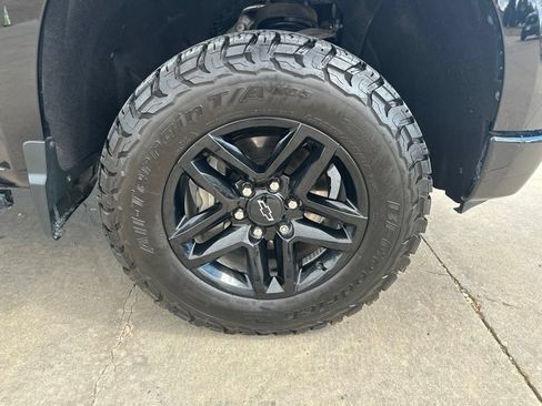 Certified 2022 Chevrolet Silverado 1500 Custom Trail Boss w/ Midnight Edition AWD/4WD image 36