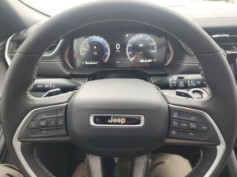 New 2025 Jeep Grand Cherokee Limited image 16