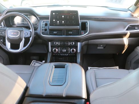 Used 2022 GMC Yukon SLT w/ SLT Premium Package image 16