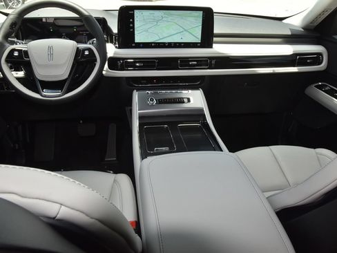 New 2026 Lincoln Aviator AWD image 17