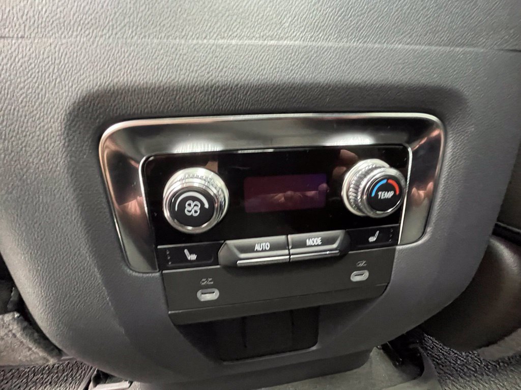 Used 2024 GMC Yukon Denali AWD/4WD image 16