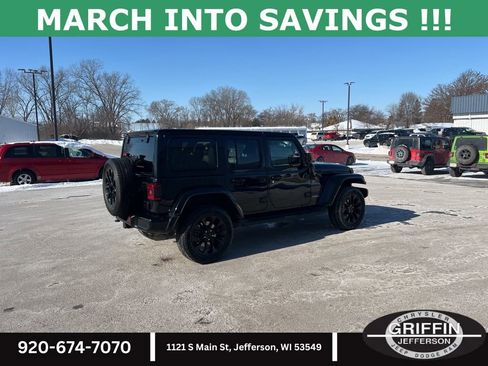 Used 2021 Jeep Wrangler Unlimited Sahara image 9