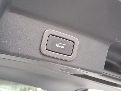 Used 2022 Jaguar F-PACE S image 30