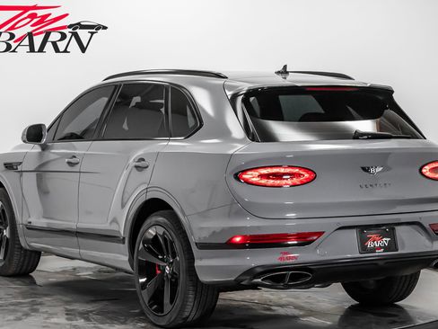 Used 2022 Bentley Bentayga image 3