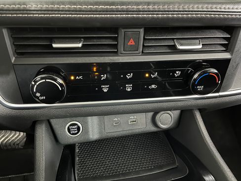 Used 2023 Nissan Rogue S image 23