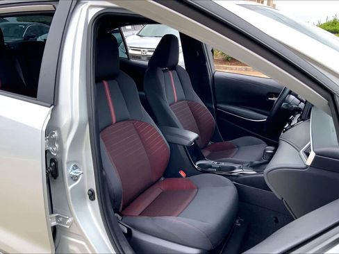 Used 2025 Toyota Corolla SE image 9