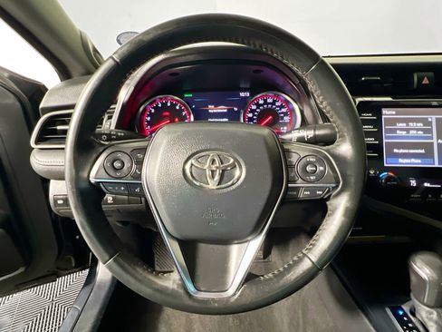 Used 2020 Toyota Camry XSE image 17