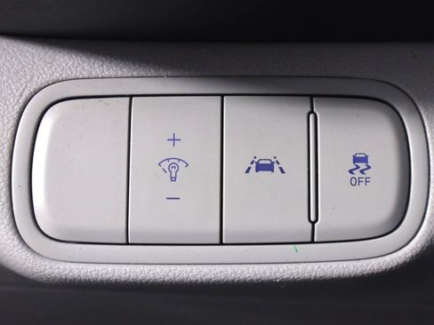 Used 2021 Hyundai Venue SEL FWD image 10