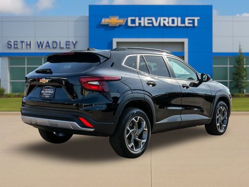 Used 2025 Chevrolet Trax LT FWD image 40