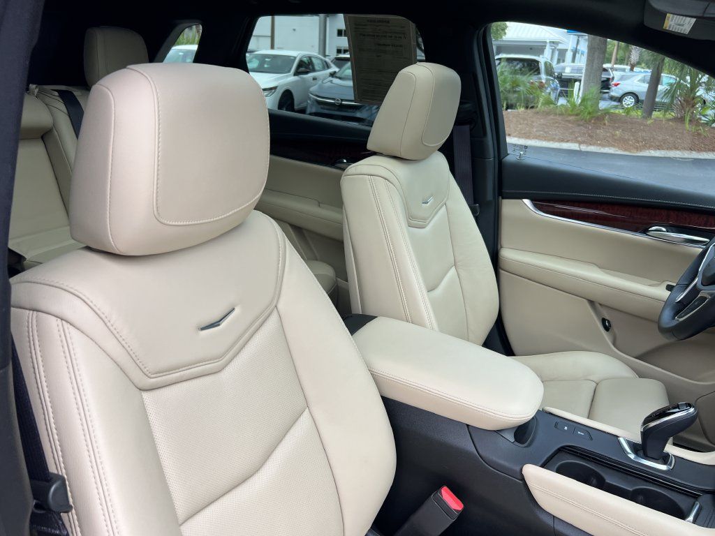 Used 2017 Cadillac XT5 Premium Luxury w/ Driver Assist Package FWD image 26
