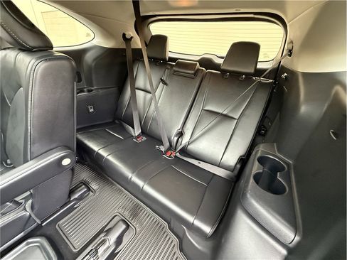 Used 2022 Toyota Highlander Platinum FWD image 28