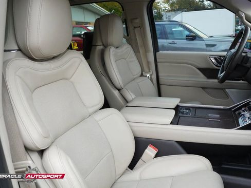 Used 2019 Lincoln Navigator L Reserve image 34