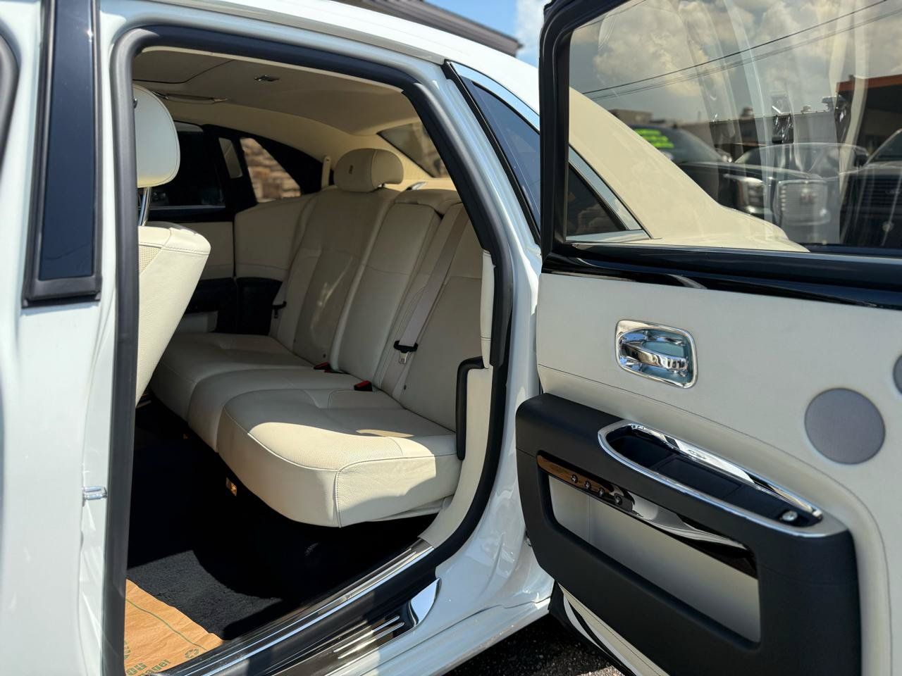 Used 2011 Rolls-Royce Ghost RWD image 18