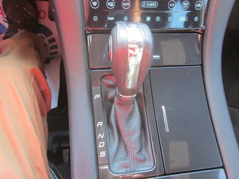 Used 2013 Ford Taurus Limited image 23