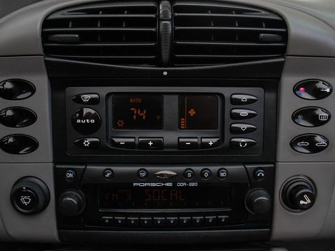 Used 2001 Porsche 911 Cabriolet image 31