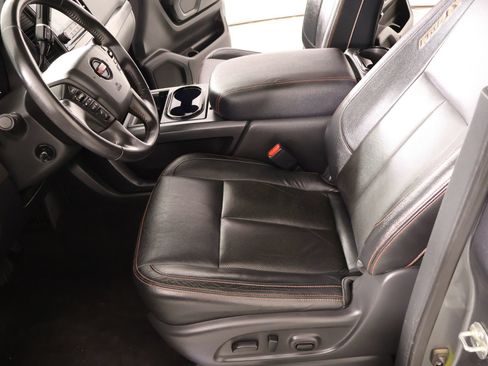 Used 2021 Nissan Titan PRO-4X w/ Pro-4x Convenience Package AWD/4WD image 12